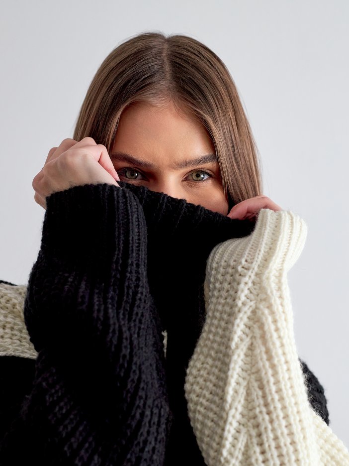 Čierno-biely pletený sveter Belinda