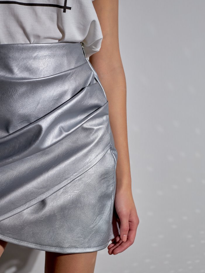 Stříbrná kožená sukně Kizz