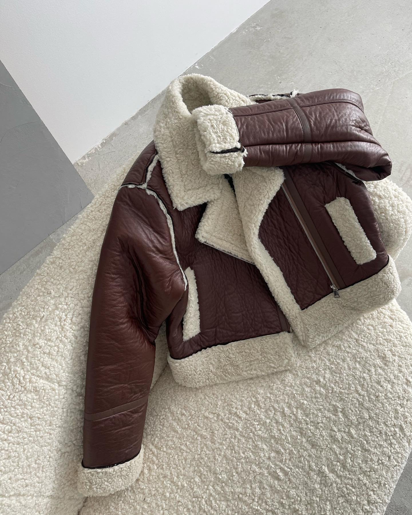 #novinka 🔥
Štýlová bunda s kožušinkou👌🏻 dokonalý nadčasový kúsok do tvojho šatníka.