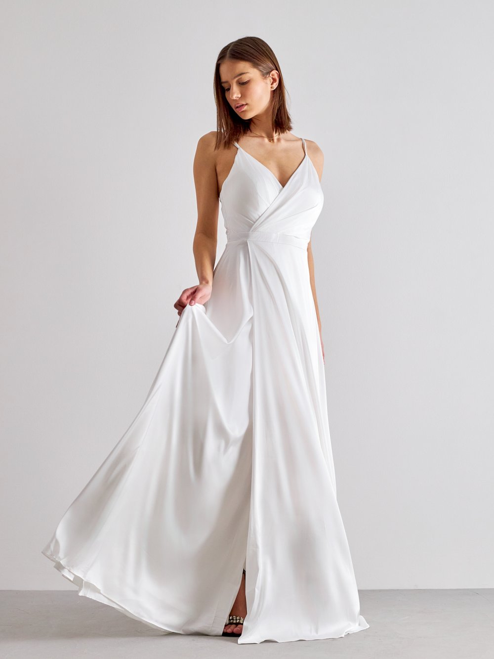 Bílé saténové společenské šaty Virginie