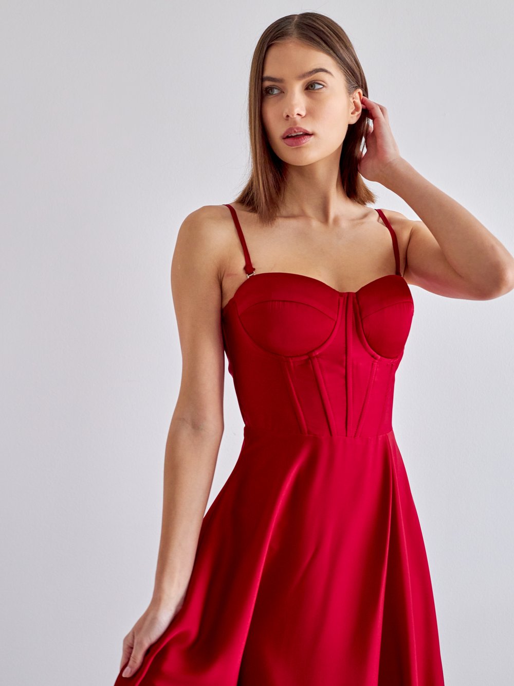 Tmavočervené saténové spoločenské šaty Emma