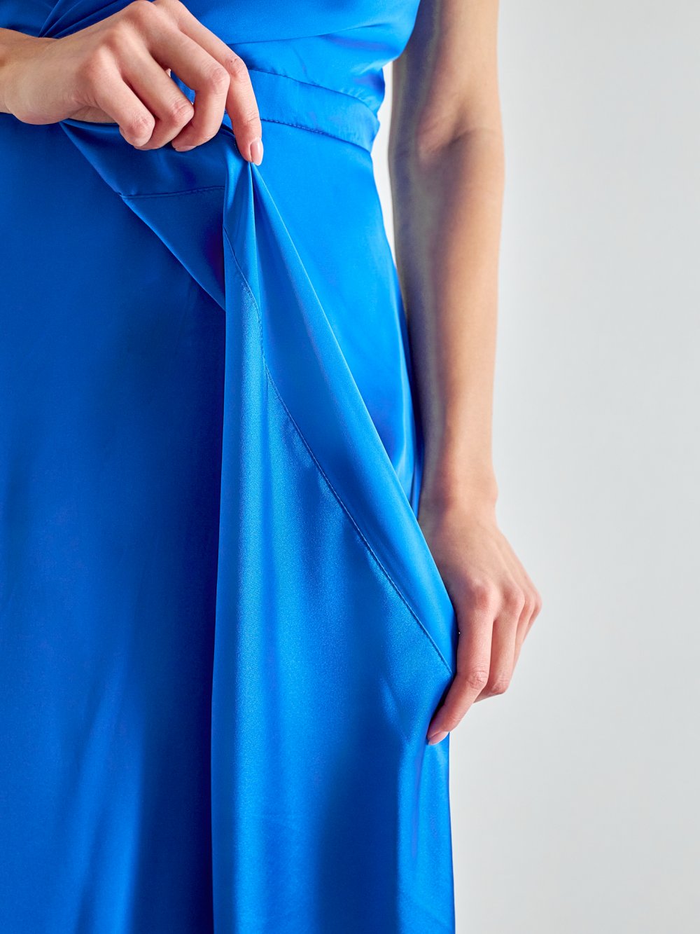 Modré saténové spoločenské šaty Virginie