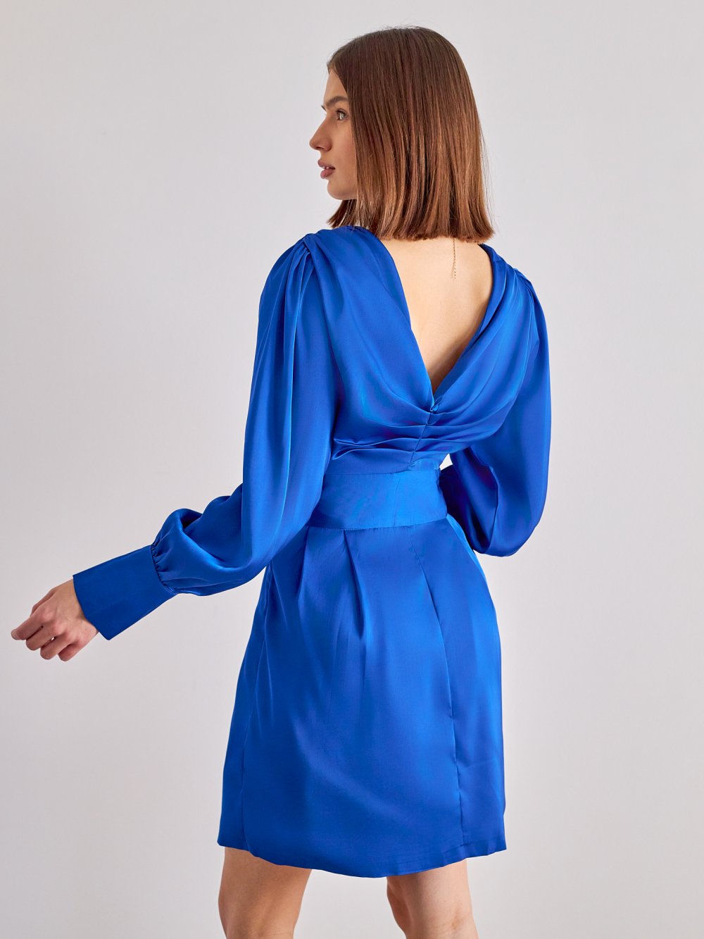Modré saténové šaty Nesia