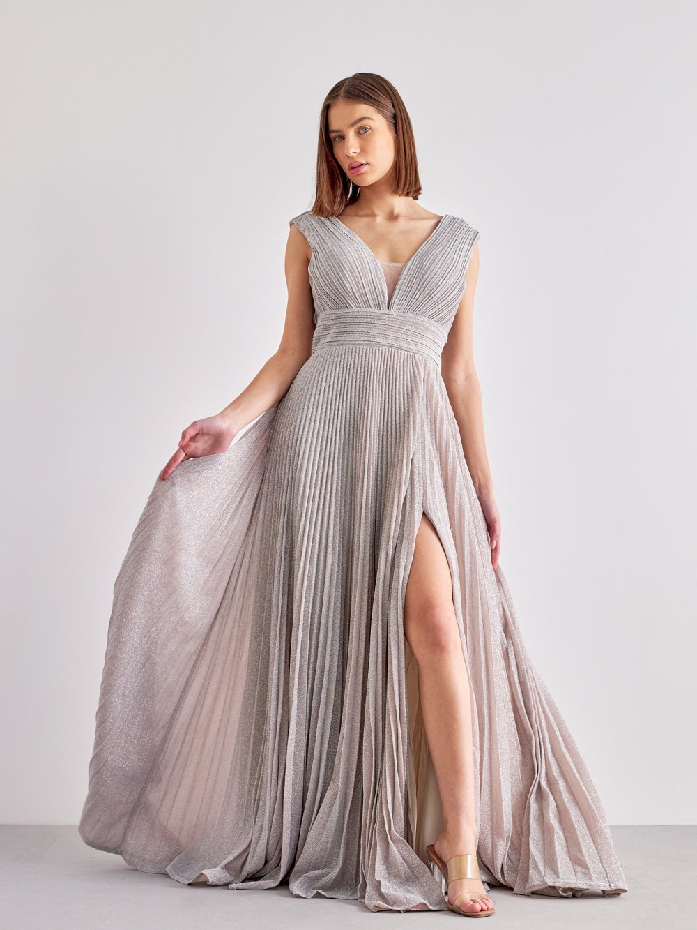 Stříbrné plisované společenské šaty Celeste