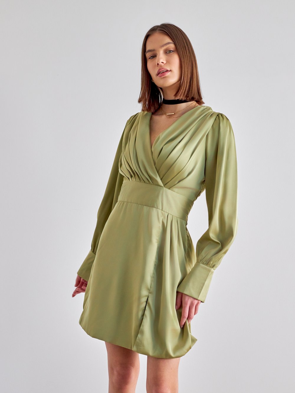 Zelené saténové šaty Nesia