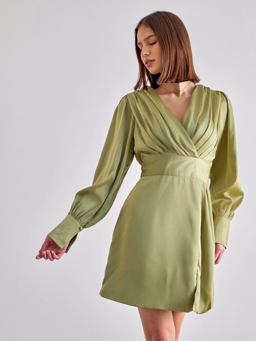 Zelené saténové šaty Nesia