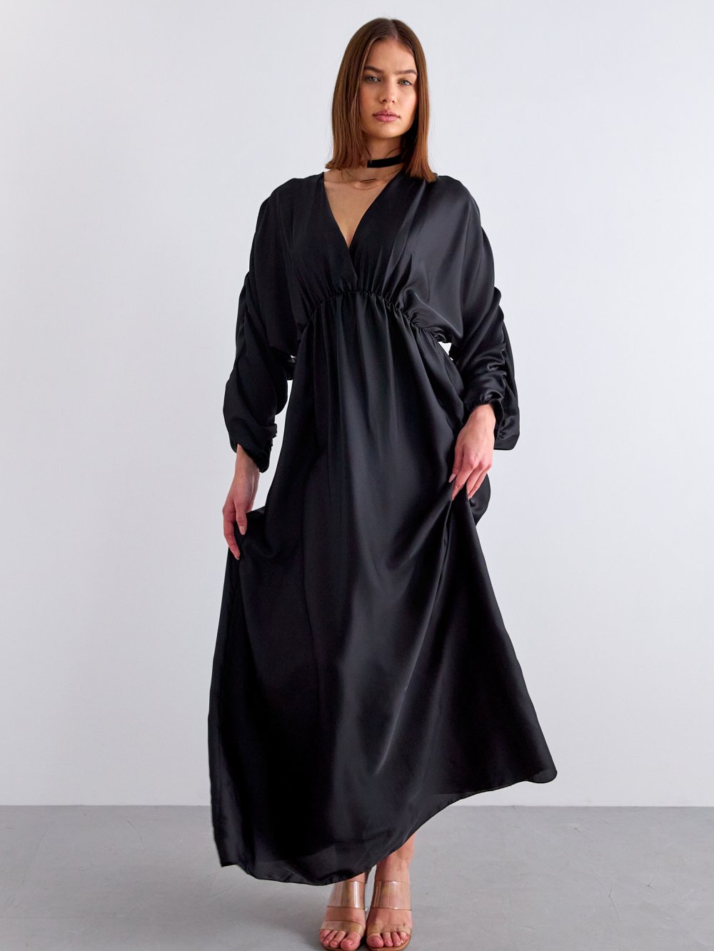 Čierne saténové šaty Talea