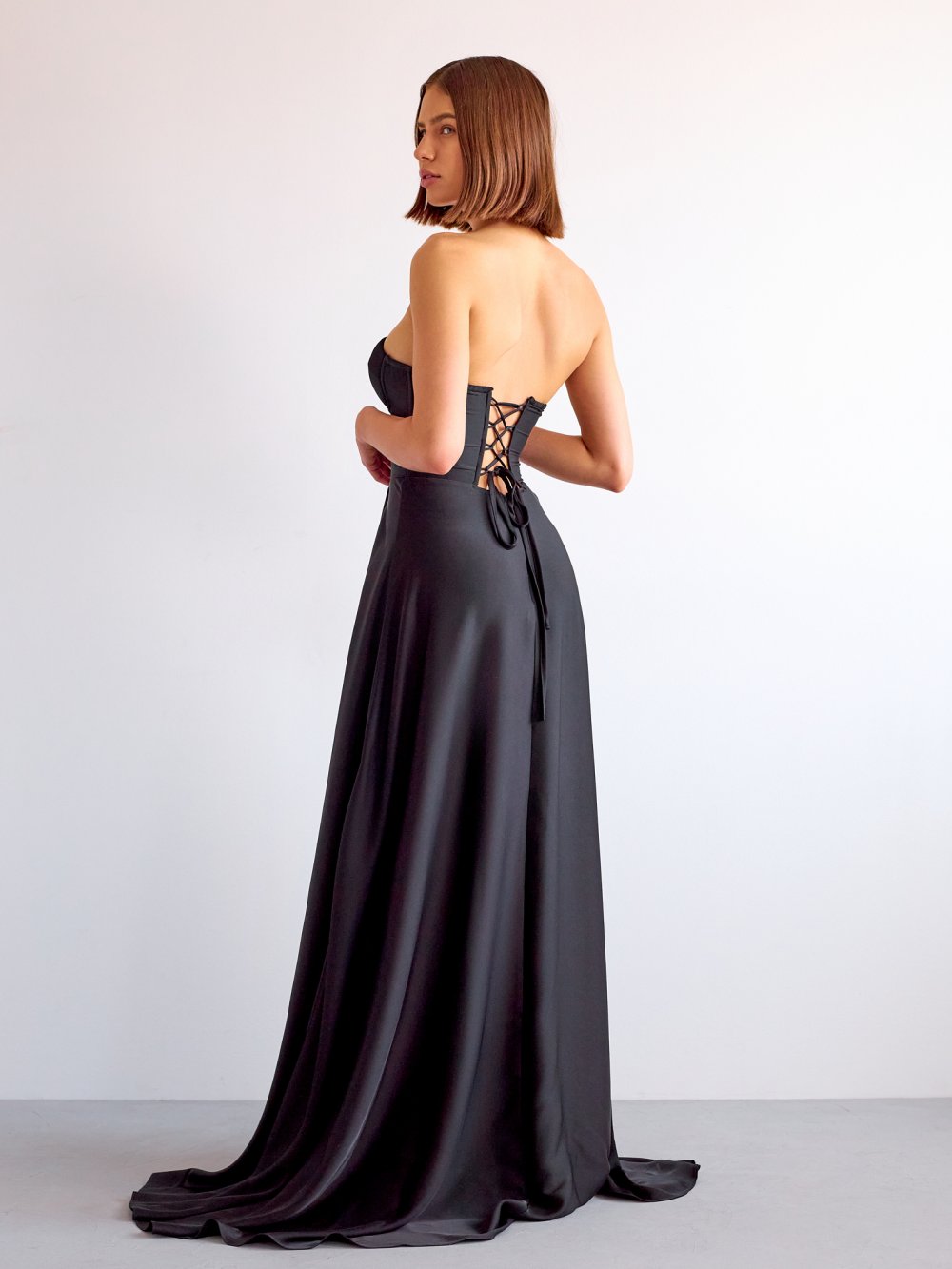 Černé saténové společenské šaty Emma