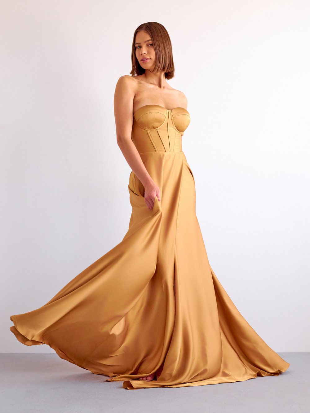 Zlaté saténové společenské šaty Emma