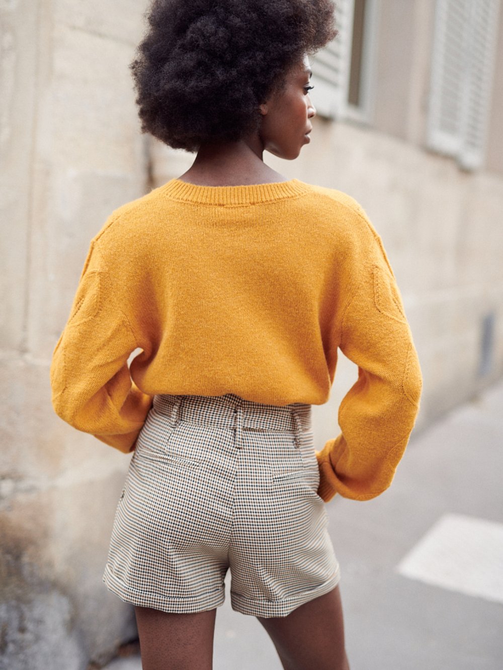 Žltý sveter Carole