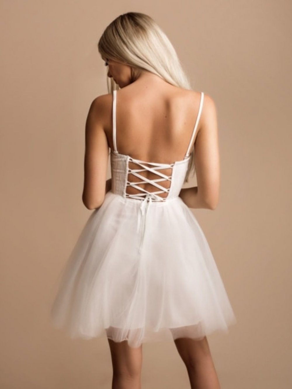Bílé midi společenské šaty Simone