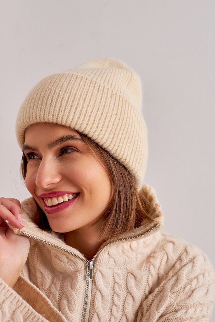 Béžová pletená zimní čepice Timon